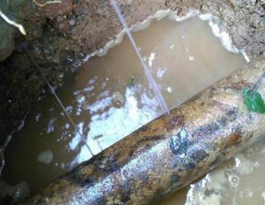 振兴楼顶渗水维修公司分享下地暖漏水的原因及检测方法。